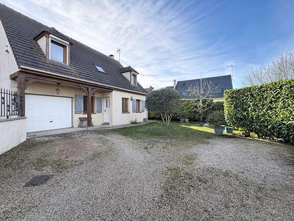 Maison avenue République à Meaux - 3 chambres et 1 bureau - grande pièce de vie - jardin de 575 m2 - garage et possibilité de stationner 3 véhicules.