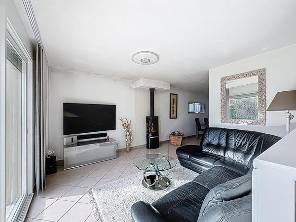 Maison avenue République à Meaux - 3 chambres et 1 bureau - grande pièce de vie - jardin de 575 m2 - garage et possibilité de stationner 3 véhicules.