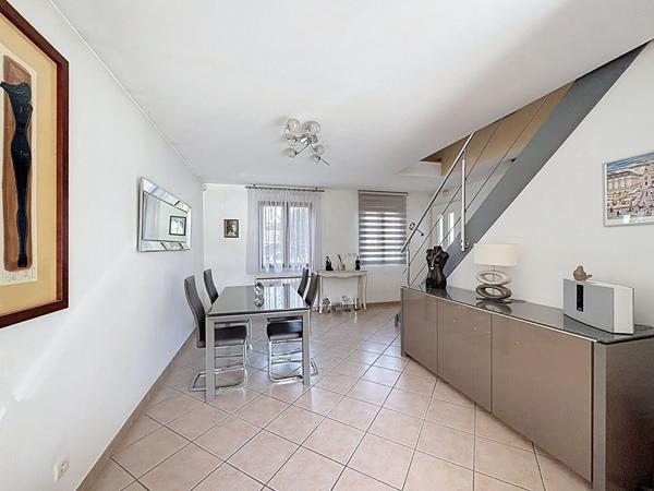 Maison avenue République à Meaux - 3 chambres et 1 bureau - grande pièce de vie - jardin de 575 m2 - garage et possibilité de stationner 3 véhicules.