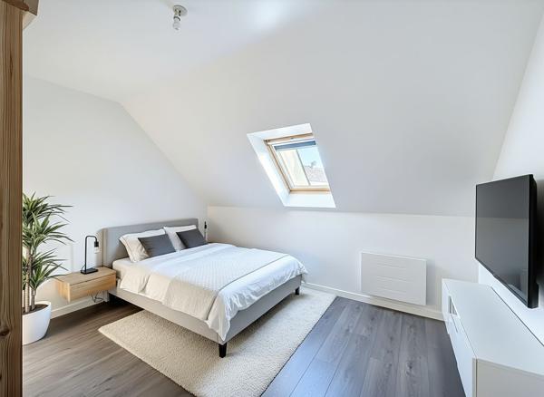 Maison avenue République à Meaux - 3 chambres et 1 bureau - grande pièce de vie - jardin de 575 m2 - garage et possibilité de stationner 3 véhicules.