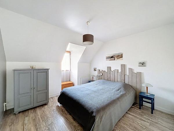 Maison avenue République à Meaux - 3 chambres et 1 bureau - grande pièce de vie - jardin de 575 m2 - garage et possibilité de stationner 3 véhicules.