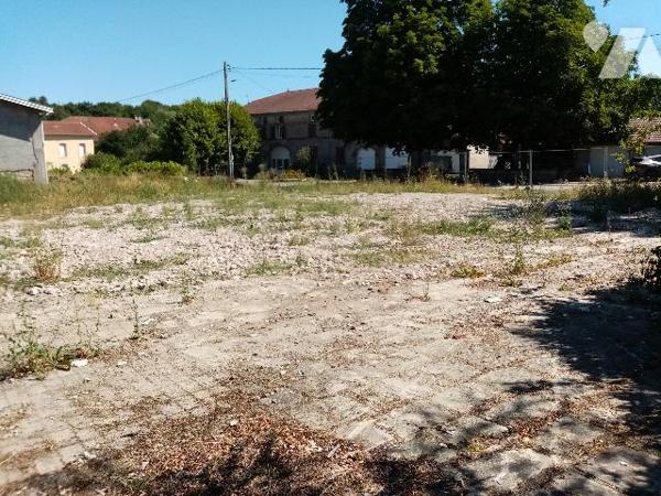 4 parcelles de terrains à batir 
de 729 m² à 988 m² - terrain plat - viabilisation bordure de route