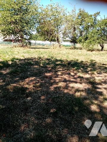 4 parcelles de terrains à batir 
de 729 m² à 988 m² - terrain plat - viabilisation bordure de route