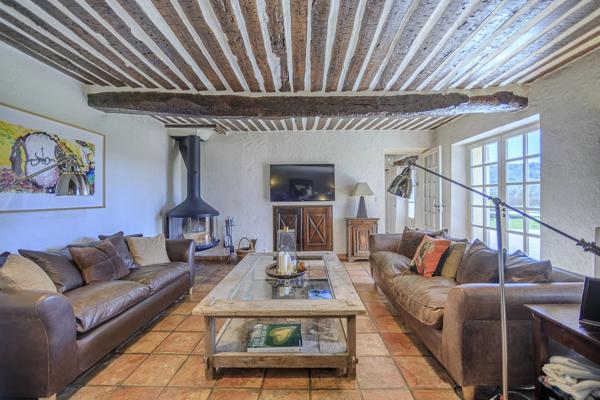 Co- exclusivité - Magnifique Bastide avec piscine à vendre à Mouans Sartoux