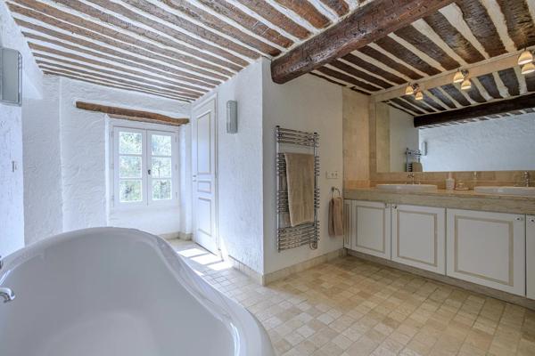 Co- exclusivité - Magnifique Bastide avec piscine à vendre à Mouans Sartoux