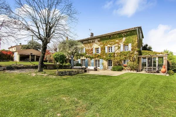 Co- exclusivité - Magnifique Bastide avec piscine à vendre à Mouans Sartoux