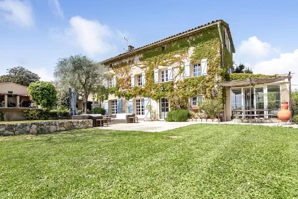 Co- exclusivité - Magnifique Bastide avec piscine à vendre à Mouans Sartoux
