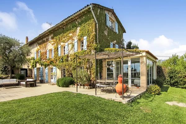 Co- exclusivité - Magnifique Bastide avec piscine à vendre à Mouans Sartoux