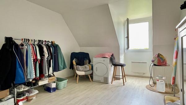 Maison
                                                                                                                                                                                                                                                                                                                        5 pièce(s)                                                                                                                                                                                                          3 chambre(s)                                                                                                                                                                                                          94  m²