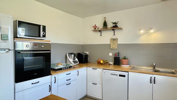 Maison
                                                                                                                                                                                                                                                                                                                        5 pièce(s)                                                                                                                                                                                                          3 chambre(s)                                                                                                                                                                                                          94  m²