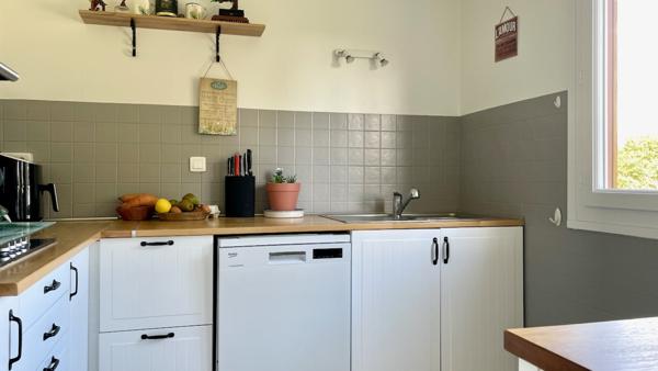 Maison
                                                                                                                                                                                                                                                                                                                        5 pièce(s)                                                                                                                                                                                                          3 chambre(s)                                                                                                                                                                                                          94  m²