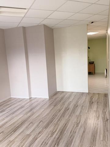 La Primaube - Place de l'Etoile, local commercial ou professionnel de 44 m²