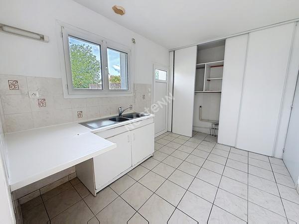Nantes Bout des pavés - Exclusivité ! En vente, maison d'architecte de 2005, plain pied 2 chambres, garage, jardin clos. A deux pas des petits commerces et du Tram.
