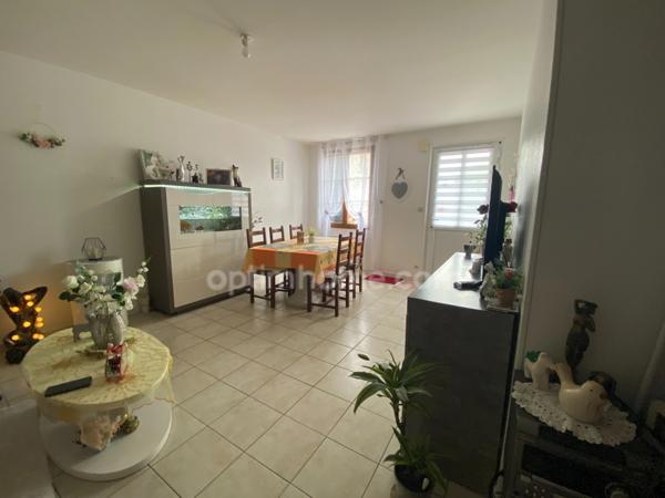 vente d un ensemble immobilièr de 4 maisons et 1 appartement louer 15 pièces Proche de VERVINS (02)