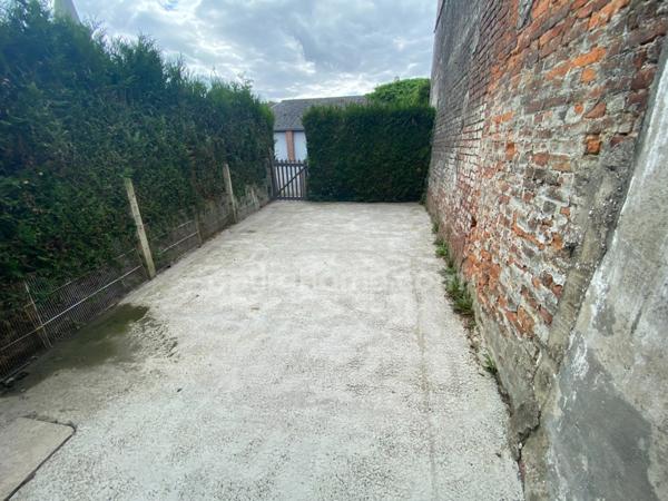 vente d un ensemble immobilièr de 4 maisons et 1 appartement louer 15 pièces Proche de VERVINS (02)