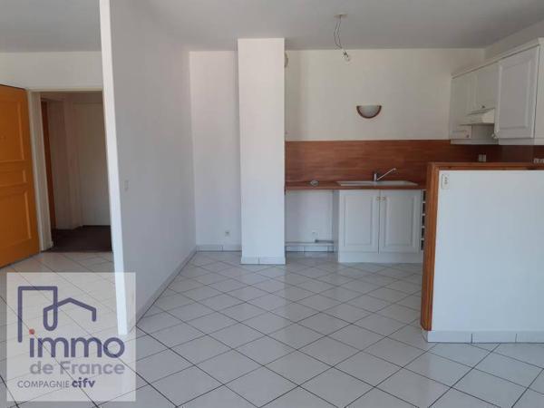 A LOUER ! APPARTEMENT T3 EN PLEIN CENTRE VILLE DE VOIRON