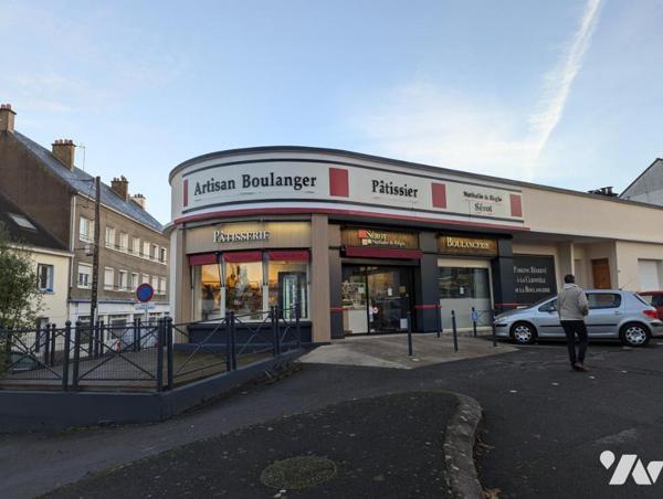 En bordure du quartier Centre -ville de ST-NAZAIRE Local commercial et appartement 