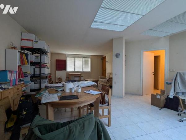 En bordure du quartier Centre -ville de ST-NAZAIRE Local commercial et appartement 