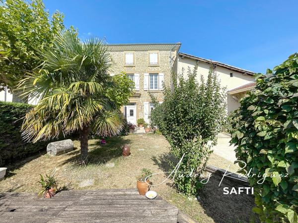 Maison de caractère en pierre avec dépendances