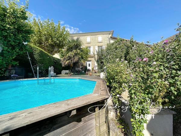 Maison de caractère en pierre avec dépendances