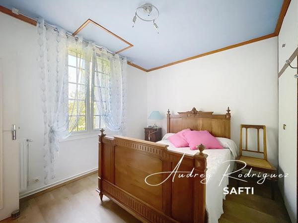 Maison de caractère en pierre avec dépendances