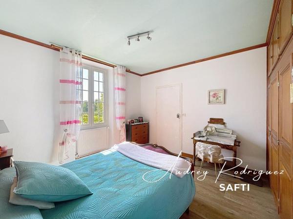 Maison de caractère en pierre avec dépendances