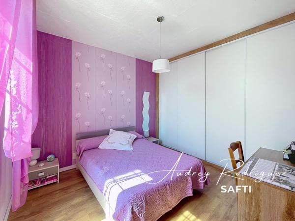 Maison de caractère en pierre avec dépendances