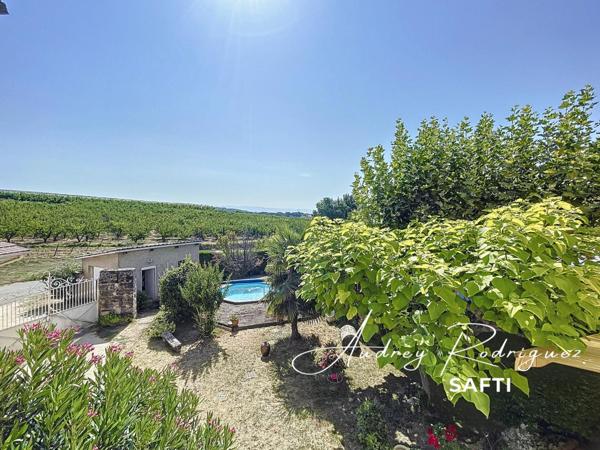 Maison de caractère en pierre avec dépendances