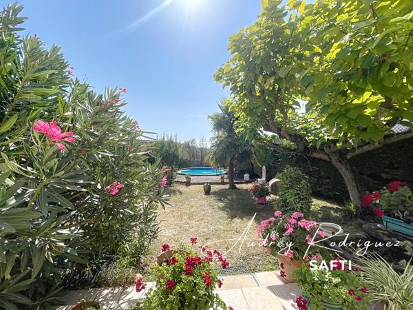 Maison de caractère en pierre avec dépendances