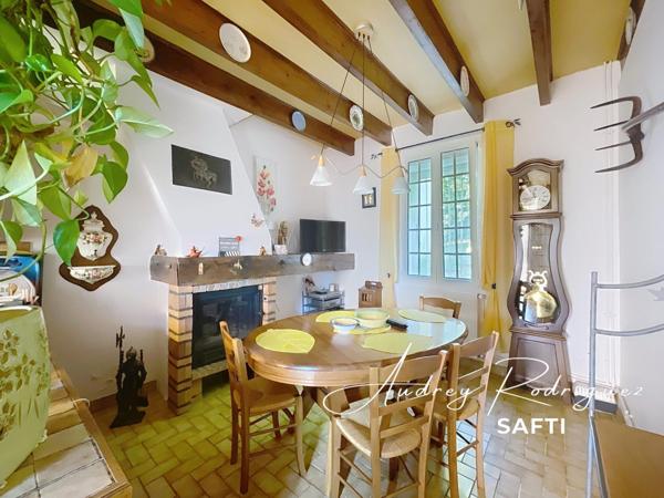 Maison de caractère en pierre avec dépendances