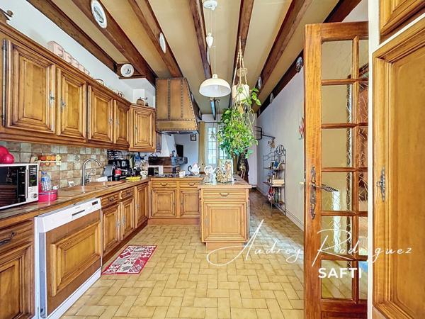 Maison de caractère en pierre avec dépendances