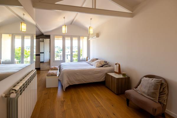 Villa avec vue dégagée – Charme et élégance au rendez-vous