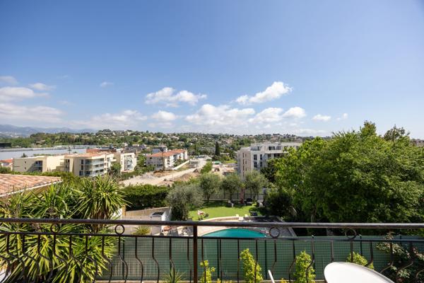 Villa avec vue dégagée – Charme et élégance au rendez-vous