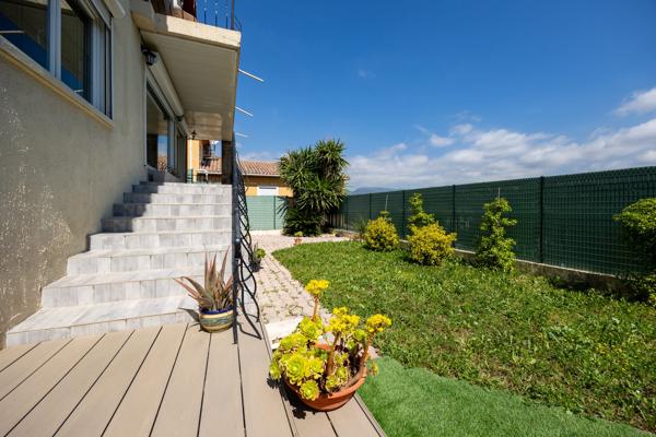 Villa avec vue dégagée – Charme et élégance au rendez-vous