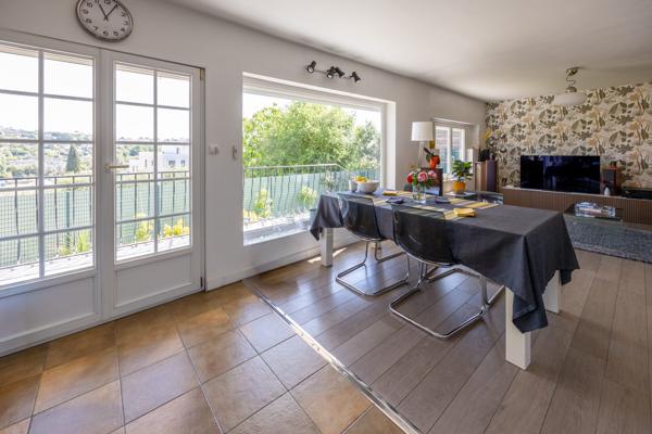 Villa avec vue dégagée – Charme et élégance au rendez-vous