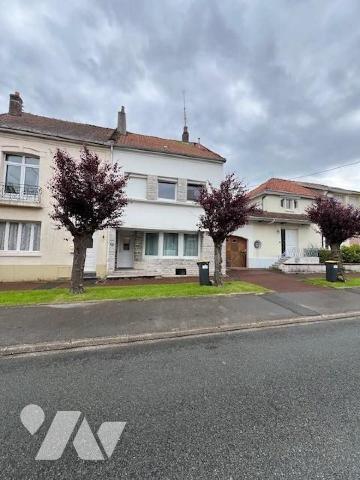 Hesdin, Maison d'habitation - Maison de ville aux volumes généreux proche des commodités se com...