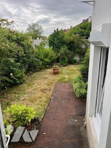 Hesdin, Maison d'habitation - Maison de ville aux volumes généreux proche des commodités se com...