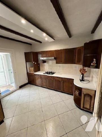 Hesdin, Maison d'habitation - Maison de ville aux volumes généreux proche des commodités se com...