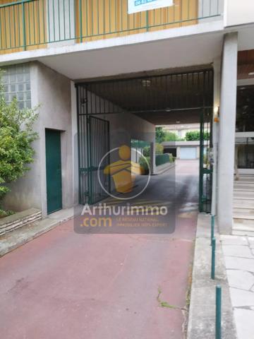 Vente                                                      Parking
                        
                                                            à Champigny-sur-Marne