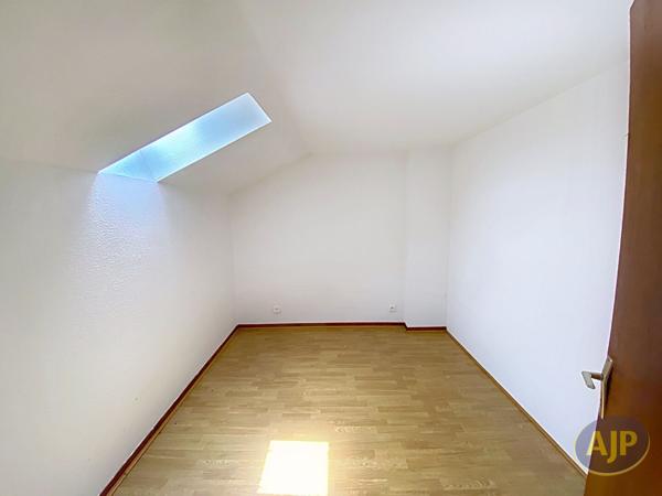 Appartement à vendre Lesparre Medoc - 3 pièces, 67m² avec 2 chambre(s) à 77 000€ - AJP Lesparre Immobilier
