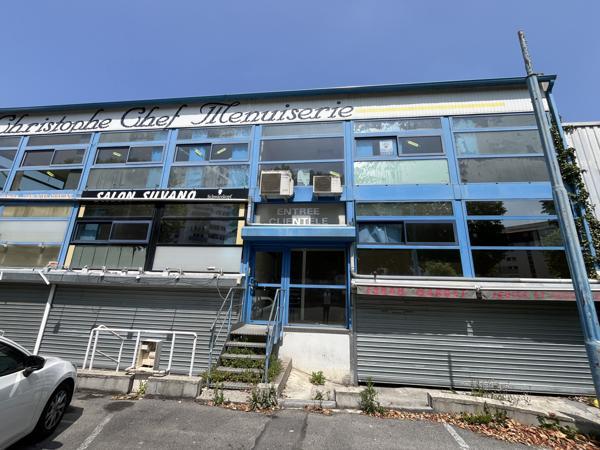 Immeuble 25 pièces - 720 m²