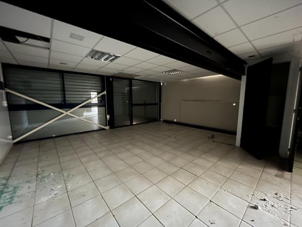 Immeuble 25 pièces - 720 m²