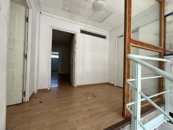Immeuble 25 pièces - 720 m²