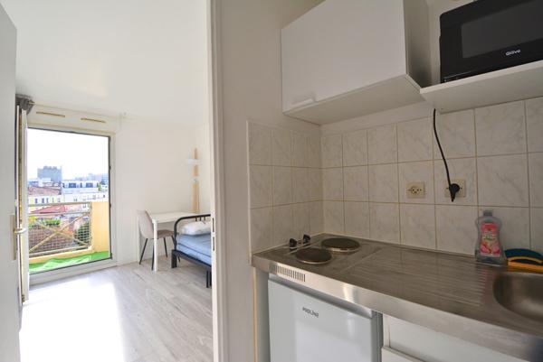 Studio meublé avec balcon / buanderie