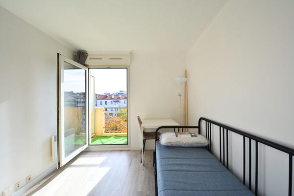 Studio meublé avec balcon / buanderie