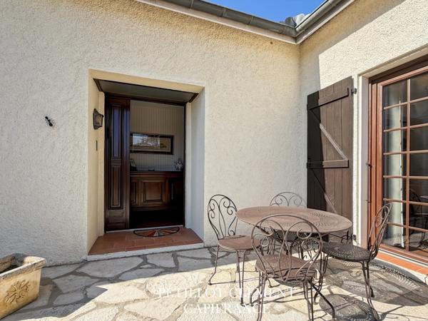 MAISON BOURGEOISE DES ANNÉES 70 AVEC PISCINE ET BEAUX VOLUMES DANS UN ENVIRONNEMENT PRIVILÉGIÉ À VILLATE