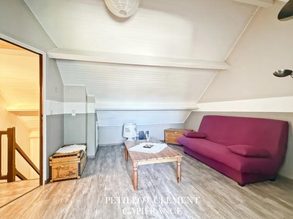 MAISON BOURGEOISE DES ANNÉES 70 AVEC PISCINE ET BEAUX VOLUMES DANS UN ENVIRONNEMENT PRIVILÉGIÉ À VILLATE