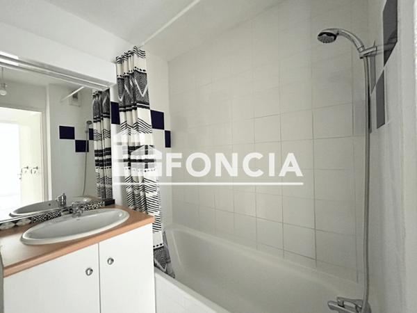 Location Appartement 2 pièces 44.17 m² - RUE TOLSTOI Agen 47000