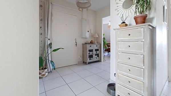 Appartement traversant avec ascenseur - Dernier étage - Angers (Saint-Lazare / Place Bichon)