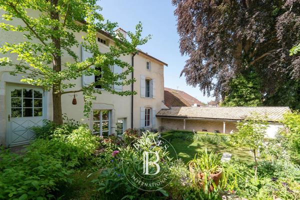 Neufchâteau, Maison  338 m² à vendre